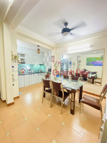 Selling private house in Cat Linh Dong Da 40m 4T MT 5m a few steps to the street for cars to avoid 5 billion call 0817606560 Sales Listings