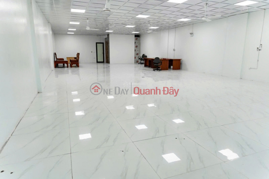 đ 13 triệu/ tháng, Chu Mẫu - Cho thuê văn phòng tầng 2, 3, 4. DT 200m2/tầng, MT 9m, 13 triệu/tầng