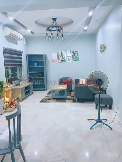 Rare find! House for sale in Hang Chuoi, 40m2, 4.5m frontage, slightly over 14 billion VND, wide and airy alley. _0