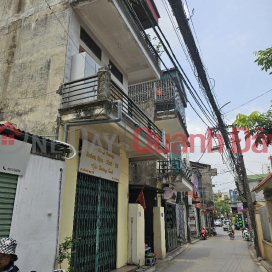 House for sale 3T Gia Quat, 50m x 4m, car not for business, corner lot only 9 billion, negotiable. Contact 0936123469 _0