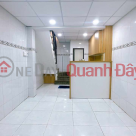 Bán nhà 3 tầng Nguyễn Tất Thành Quận 4, 3x8m, 3PN, sân thượng chỉ 3 tỷ 2 _0