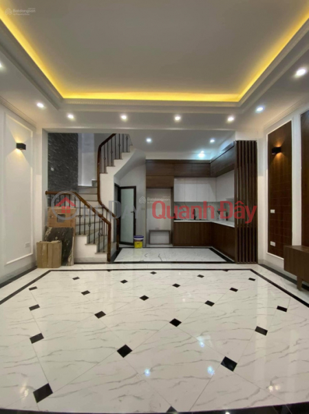 The owner needs to sell a car park business house, a beautiful new 5-storey house, 5m square meter at Luong Khanh Thien alley. Sales Listings