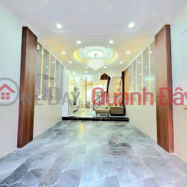NEO-CLASSICAL HOUSE, INCLUDES HIGH-END FURNITURE, PARKING SPACE FOR CAR INSIDE THE HOUSE _0
