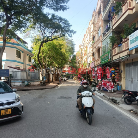 Attractive investment opportunity in Bac Linh Dam - street front, avoid cars. 72m2 sidewalk - 4 floors - Price only 15 billion _0