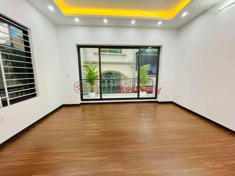 Property Search Vietnam | OneDay | Residential, Sales Listings Selling 6-storey Cau Giay house, 4.1m m, price 5.8 billion. The car is parked with the windows open.