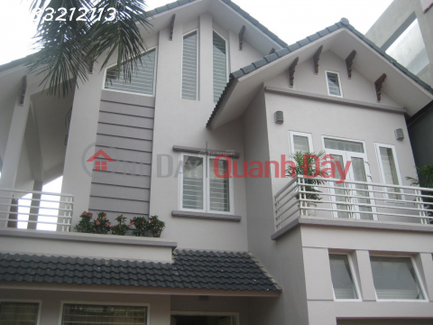 Bán biệt thự sân vườn mặt tiền 10,5m x 23m, DT 215m2 (sử dụng 239m2) 3 tầng, sổ đỏ CC _0