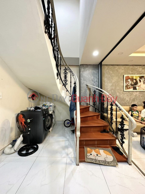 House for sale in Hoa Xuan, Cam Le, busy urban area, good business, next to Hoa Xuan stadium _0