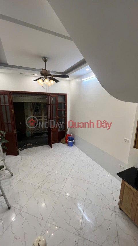 Cho thuê nhà ngõ Văn Cao, 25m² x 4 tầng, gồm 3 phòng ngủ, 2 vệ sinh 9,3 triệu _0