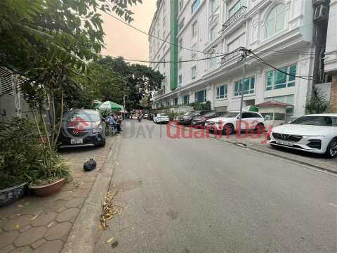 Land for sale on Trich Sai Street, Tay Ho District. 783m Frontage 67m Approximately 400 Billion. Commitment to Real Photos Accurate Description. Owner _0