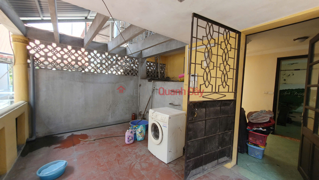 đ 9.5 Million/ month, House for rent in alley 124 Vinh Tuy, 50m2 x 3 floors, 3 bedrooms, 2 bathrooms.