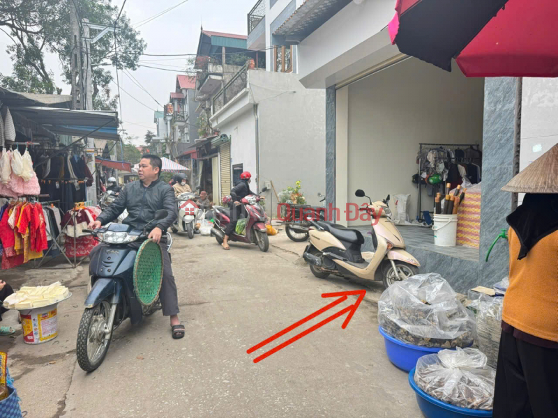 For only 6.75 billion VND, you can own a commercial storefront property located right in the middle of Chi Dong Market, Me Linh, Hanoi. Sales Listings
