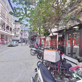 For sale, 1st floor of Mai Dich Cau Giay apartment, area 48\/60m2, price 5.5 billion - cars can park at the door, 20m from the street _0