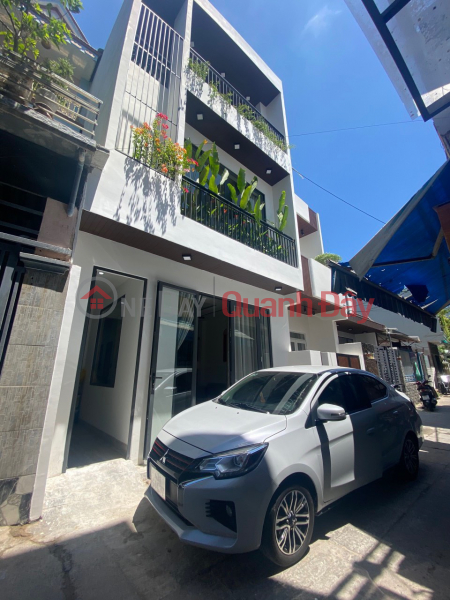 Newly built house with 3 floors, 3 Thai Thi Boi cars, near Thanh Khe beach, Da Nang Sales Listings