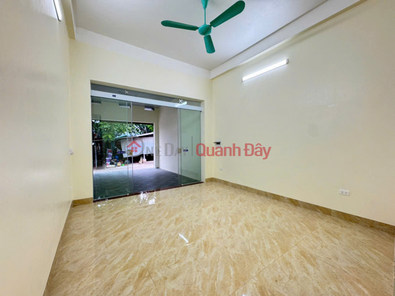 Golden Opportunity: House Facing Chi Dong Market - Prime Business Location. Sales Listings