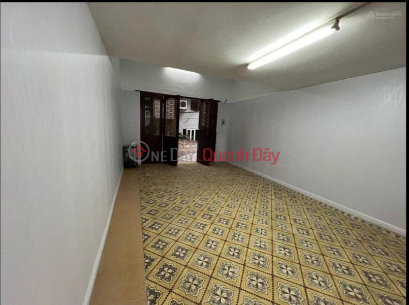 Cho thuê nhà Nguyễn Trãi, 43m2 x 3.5 tầng, 2 ngủ, 8 Triệu KD, kho, ở gđ, nhóm đi làm | Việt Nam Cho thuê đ 8 triệu/ tháng