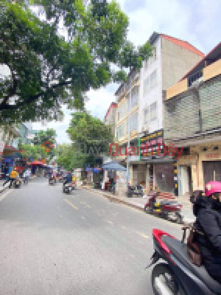 FAMILY SELLING TRUNG KINH HOA TOWNHOUSE WITH 6-FLOOR CAR GARAGE CORNER LOT 45M2 WITH CLEAR LANE PRICE OVER 10 BILLION Sales Listings