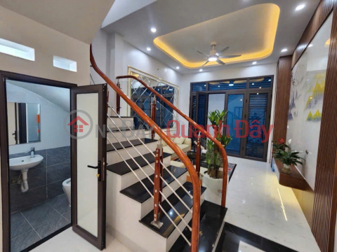 House for sale in Kim Giang - Nice location, car parking at gate, full furniture included, 35m2 x 4 bedrooms _0