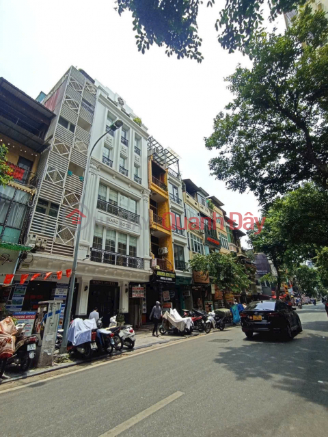 VỊ TRÍ QUÁ VIP. 1 SỔ ,1 CHỦ 
FULL THỔ CƯ SỔ VUÔNG, MẶT TIỀN RỘNG.
LẠI LÀ CON PHỐ CỔ HUYỀN THOẠI DUY NHẤT _0
