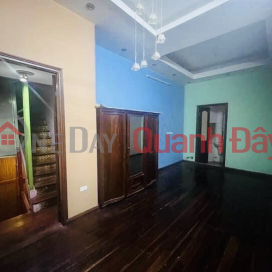 HOUSE FOR SALE ON PHUNG CHI KIEN STREET, 45M2, CAR PARKING AT GATE, INVESTMENT PRICE OF OVER 3 BILLION _0