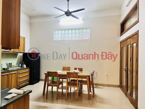 Bán nhà mặt phố Dương Văn Bé, 70m2, 4 tầng, mặt tiền 7.2m, 29.8 tỉ, kinh doanh đồ ăn _0