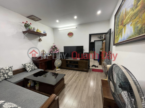 House for sale in Lang Ha dormitory area, Dong Da, 70m2, area: 4m, luxurious interior, top security _0