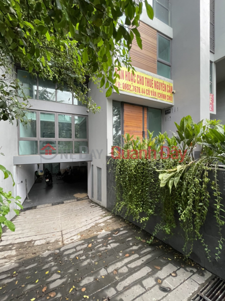 OWNER NEEDS TO SELL URGENTLY IN HALF A MONTH COMMERCIAL TOWNHOUSE ON DONG VAN CONG STREET Sales Listings