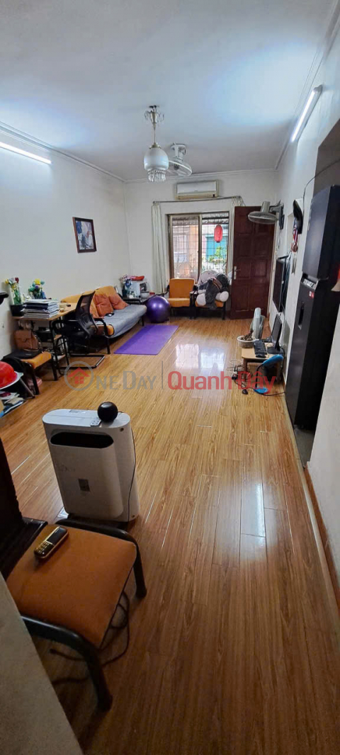 Cho thuê căn hộ tập thể tầng 3 Quỳnh Mai, 50m ở tầng 3, 2 ngủ, 7tr5 /tháng ctl _0