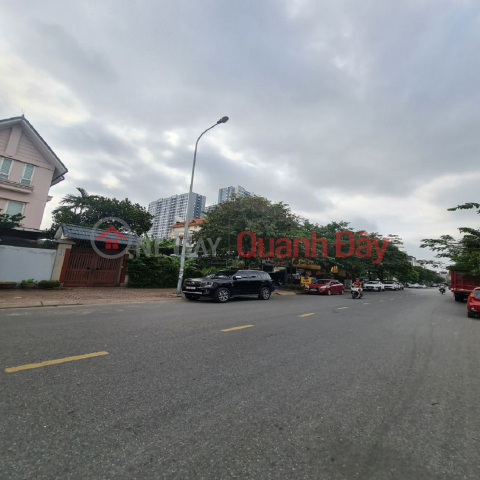 Land for sale in Gia Lam, Hanoi. 200m2, 8x25 mold, very nice, large car road. Contact 0989894845 _0