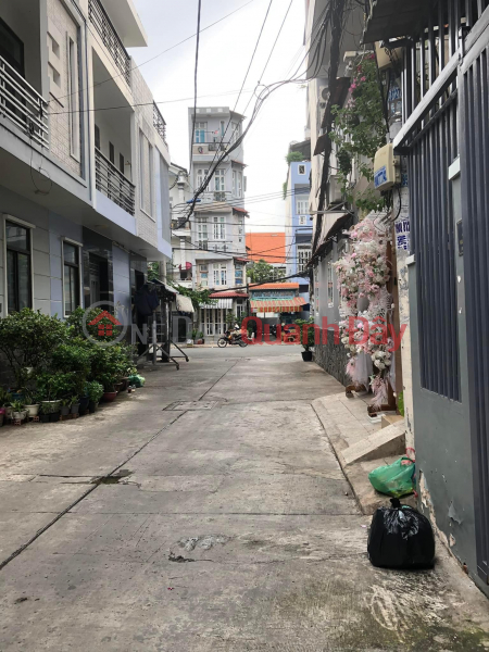 đ 6.8 Billion | TAN PHU - TRUCK ROUTE - RIGHT AT TAN HUONG - 5P THROUGH TAN BINH - 4.5M HORIZONTAL - NEAR THE CHURCH - 4BRs - 3 FLOORS -