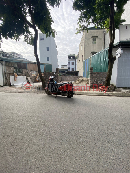 Land for sale in Thuong Thanh next to Him Lam. 54m x 5m square, nice, car access. Contact 0936123469 Sales Listings