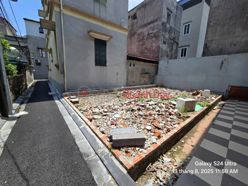 Small land for sale in Dong Anh town - 42.5m2, group 16 - Next to Electrical Equipment intersection Sales Listings