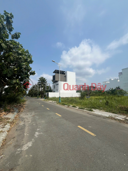 đ 84 Billion, Selling a corner plot with two street frontages in the old Thu Thiem Villa residential area, District 2, at a good price – a rare opportunity.