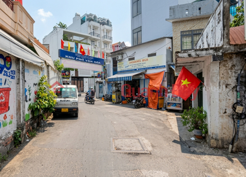 D2433* Curious about a 100m² house in Binh Thanh district with car access in an alleyway, priced at only 13.x billion VND? _0