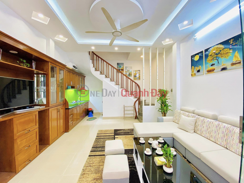 Truong Dinh - Owner sells house 42m2 x 5 floors for only 3.95 billion - big, beautiful alley Sales Listings