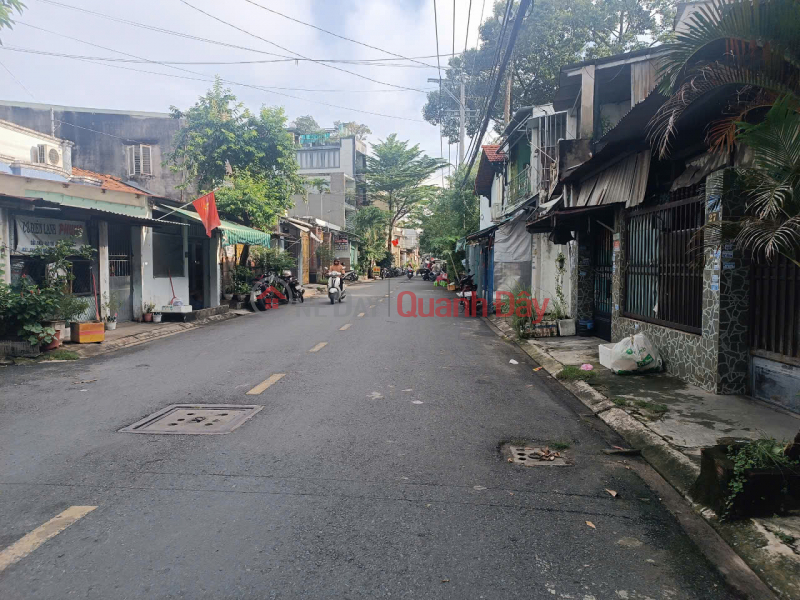 Kẹt tiền cần bán gấp nhà 64m2 3PN/4WC ngay đường Nguyễn Ảnh Thủ, Khu dân ở đông Niêm yết bán