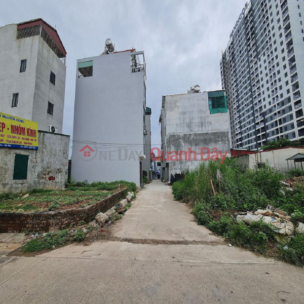 Selling a 3-story house in Dang Xa, Gia Lam, priced at only 3 billion VND for 60m2 of land. Contact 0989894845 Sales Listings