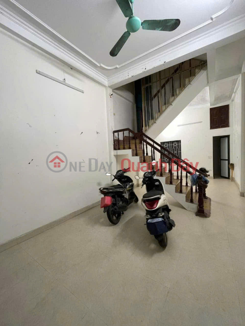 Whole house for rent, lane 57, right at Vinh Tuy market gate, 40m2 x 4 floors, for business, family, group _0