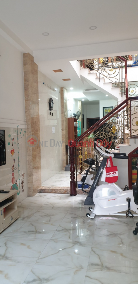 Super Cheap, Selling House on Nguyen Khuyen Street, Binh Thanh District, 110m2, 4PN, Truck Lane 6m _0