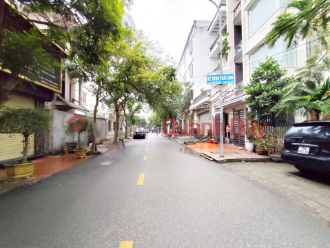 Bán nhà mặt đường Hoàng Ngọc Phách - 93m 2 tầng - giá 8.9 tỉ _0