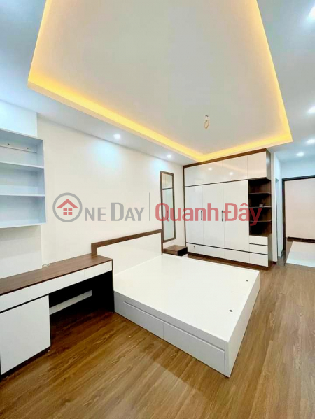 FAMILY FOR SELLING BEAUTIFUL 5-STORY HOUSE Area: 35M2 MT: 3.8M 3 BEDROOM PRICE: 4.9 BILLION CU LOC TOWN THANH XUAN DISTRICT OWNER GIVES FULL Sales Listings