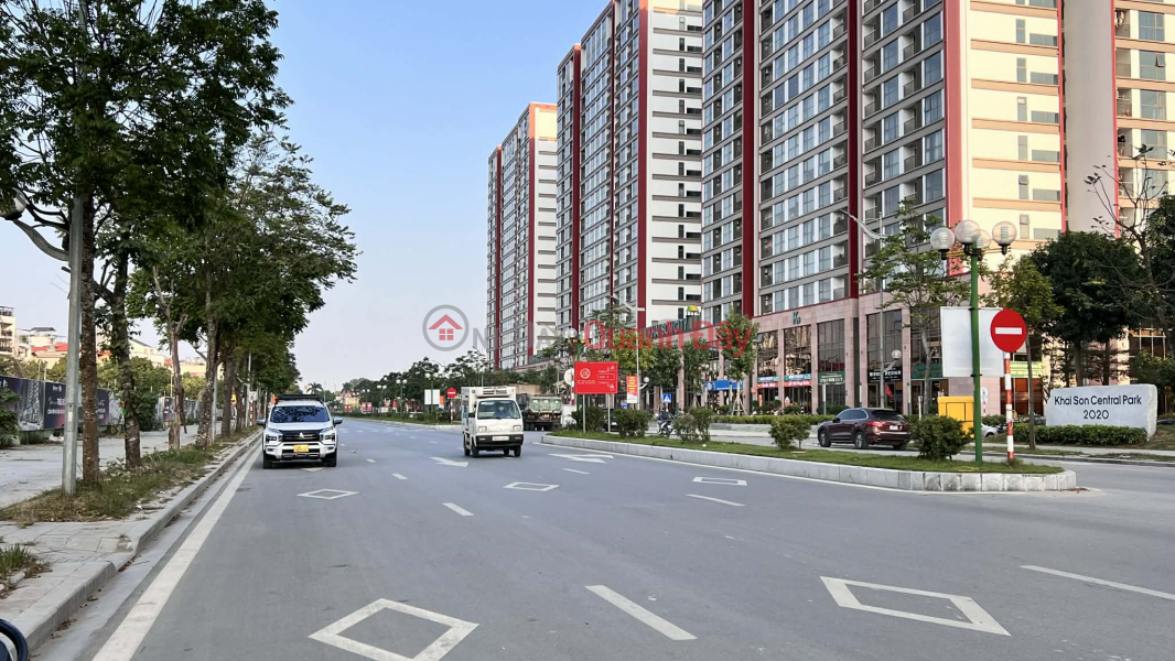 Adjacent to Khai Son, corner plot, 3 sides open, extremely bustling area, suitable for business or rental. Sales Listings