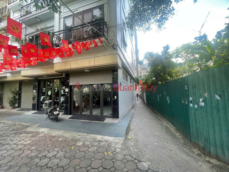 BEAUTIFUL LAND WITH WIDE FRONTAGE - CORNER LOT WITH LAKE VIEW, INVESTMENT PRICE - SUPER BEAUTIFUL AREA FOR BUILDING.<br \\/> I'M LAYING RIGHT ON Sales Listings