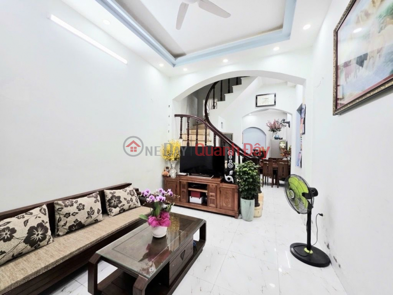 bán nhà nguyễn đình hoàn 40m x 4 tầng-10,9 tỷ nhà dân xây,lô góc,ngõ ba gác tránh,gần phố Niêm yết bán