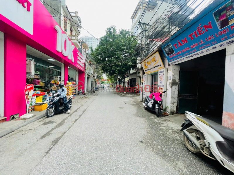 Phuc Loi land for sale 50m x 5m, car can avoid, business only 6 billion 8, low negotiation. Contact 0936123469 Vietnam Sales, đ 6.8 Billion