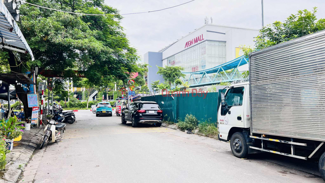 House for sale in Co Linh, 81m x 5 floors, 5.2m frontage, garage, elevator, business, expanding back Sales Listings