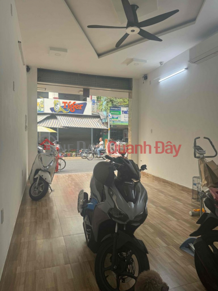 Business premises close to Pham Van Hai market, Vietnam, Rental | đ 11 Million/ month