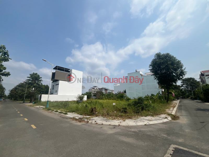 đ 84 Billion, Selling a corner plot with two street frontages in the old Thu Thiem Villa residential area, District 2, at a good price – a rare opportunity.