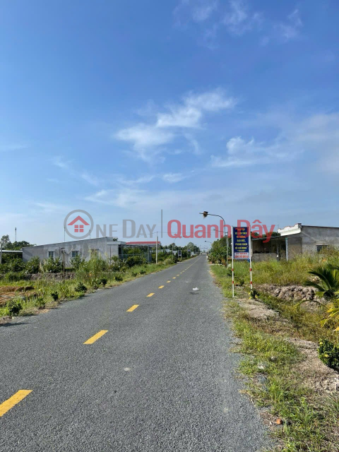 Beautiful Land - good price Owner needs to quickly sell land plot in Binh Tan district, Vinh Long province _0