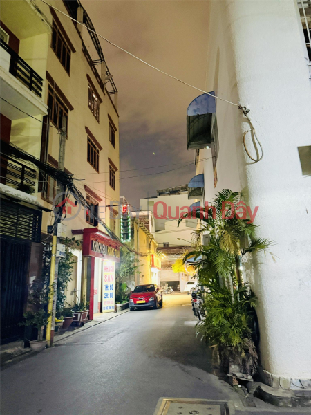 đ 13.5 Billion **House for sale in alleyway No. 2, Binh Gia Street, Ward 13, Tan Binh District; 5x18m - 8 bedrooms, suitable for rental purposes.**