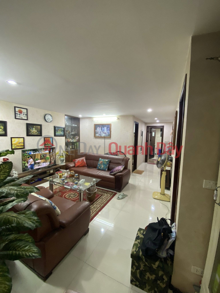 House for sale on Le Dai Hanh street, 30m2, 4 floors, 4.2m frontage, 10.4 billion VND, wide alley allowing motorbikes to turn around. Sales Listings